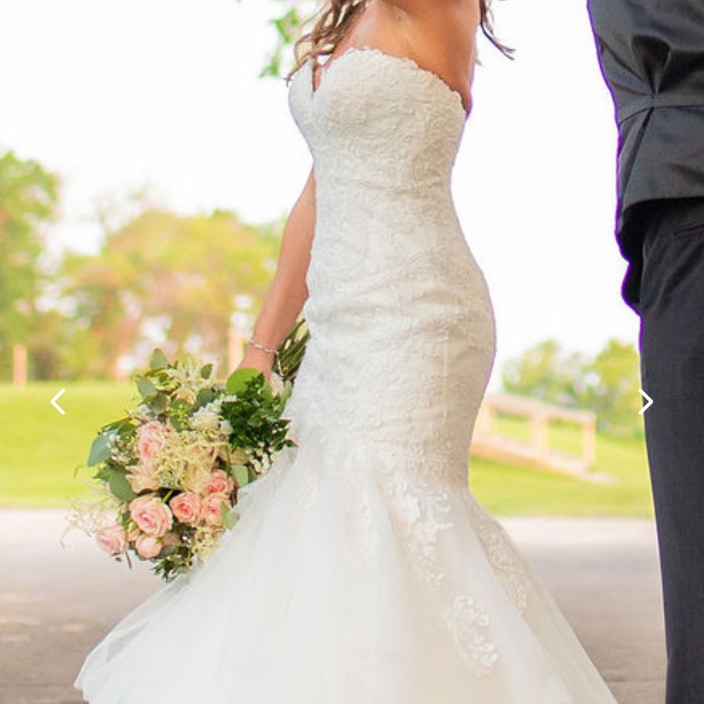 Elegant Strapless Lace Wedding Dress